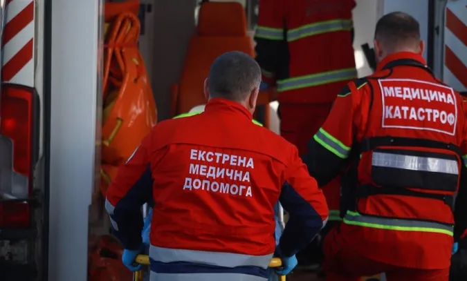 Їдуть не до всіх: коли потрібно викликати екстрену медичну допомогу