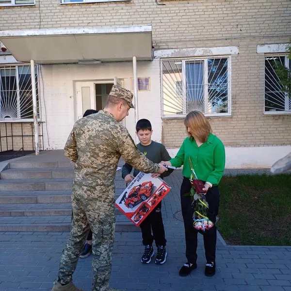 Родині воїна Ігоря Столярука вручили його посмертні нагороди (фото)