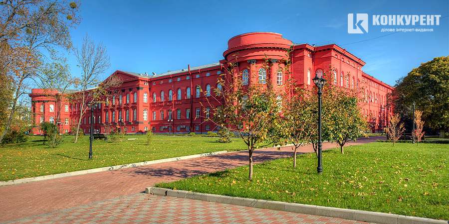 Не дивлячись на те, що Київський національний університет цьогоріч знизив ціну, він дослі залишається лідером в рейтингу найдорожчих вишів України