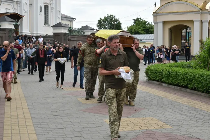 Луцьк на колінах прощався з загиблим Героєм