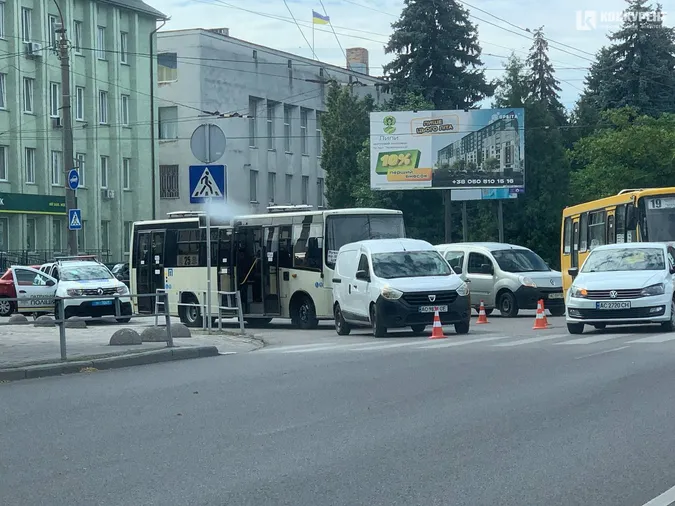 У Луцьку на Ковельській зіткнулися маршрутка та легковик (фото)