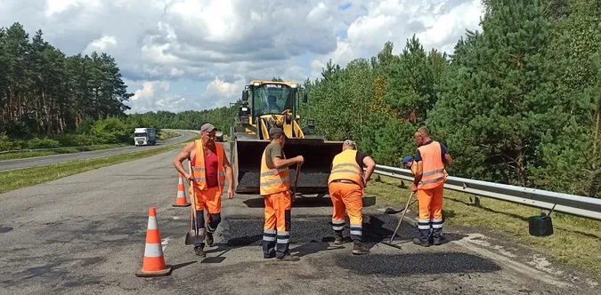 На Волині з двох кінців ремонтують «варшавку» (фото)