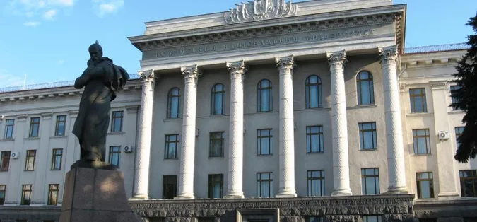 Випускники ВНУ отримають 15 тисяч гривень одноразової допомоги: хто має право на виплату