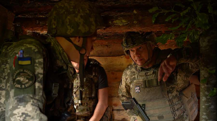 Генерал Наєв перевірив стан оборонних позицій на Волині (фото)