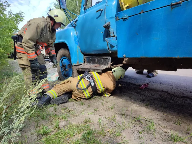 Жінку затисло між колесами вантажівки: розповіли деталі аварії на Любешівщині (фото)