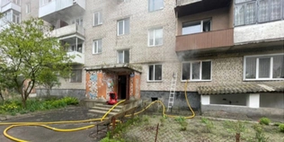 Вогонь знищив все: у Ковелі згоріла кімната у квартирі (відео)