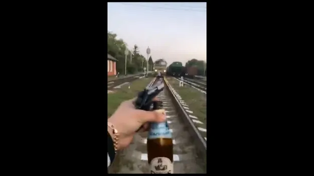 «Для контенту» в Instagram: на Вінничині п'яні молодики обстріляли потяг