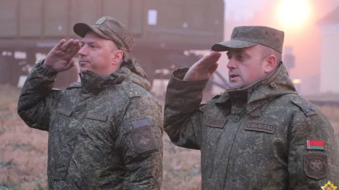 Війська росії прибувають у  Білорусь: зустрічають «хлібом і сіллю»