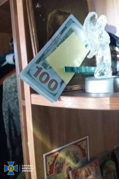 Книги, гроші та «стволи»: СБУ провела обшуки у Мураєва (фото)
