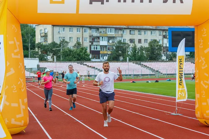 Лучани готуються до півмарафону: як проходять групові тренування (ФОТО)
