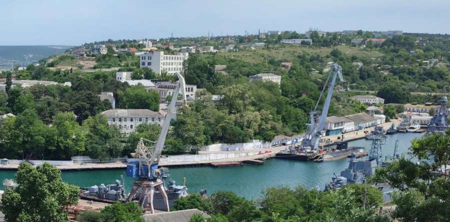 Два російські ВДК у Кілен-бухті Севастополя
