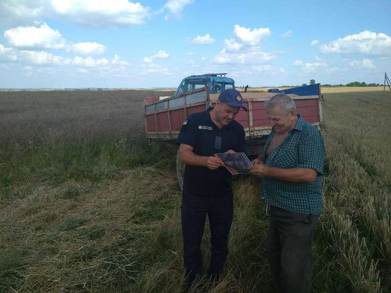 Щоб не згорів врожай: волинські рятувальники провели рейд у полях (фото)