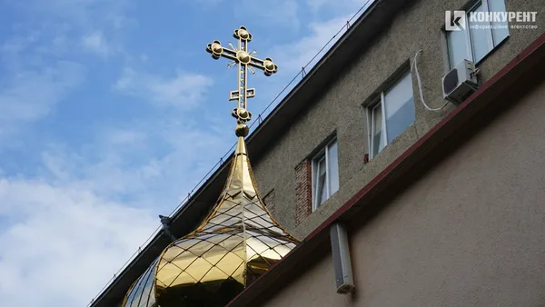 Діти у Луцьку продають солодощі, щоб допомогти воїну одужати (фото)