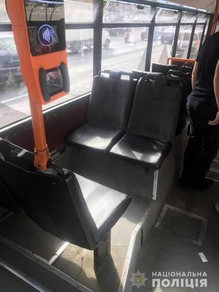 У Києві сталася стрілянина в тролейбусі: постраждали дві людини (фото)