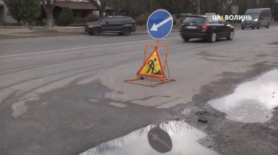 Ремонт дороги на Рівненській завершать за два дні (відео, фото)