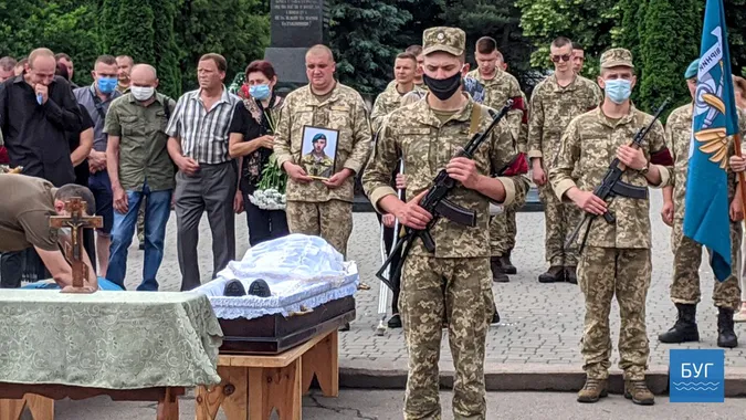 У Володимирі-Волинському попрощалися з загиблим героєм
