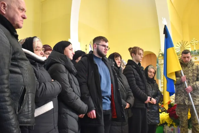 У Луцьку попрощалися із загиблим на Харківщині прикордонником Тарасом Горобцем (фото)
