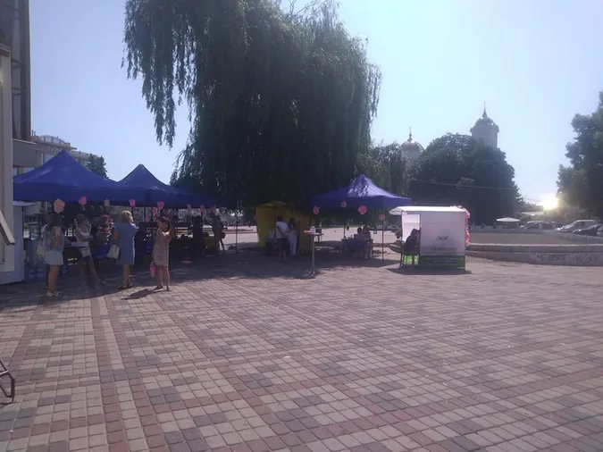 На Театральному майдані у Луцьку можна обстежити груди