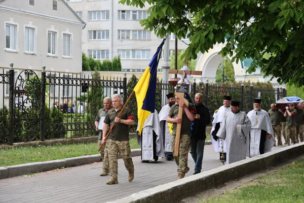 У Луцьку провели в останню дорогу полеглого воїна Сергія Четверикова (фото, відео)