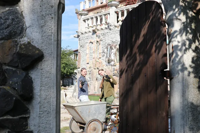 У Луцьку навели лад біля будинку скульптора Голованя (фото)