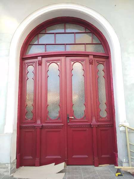 У Луцьку встановили відреставровані старовинні двері (фото)