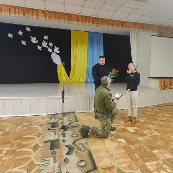 У громаді на Волині сестрі Героя передали посмертну державну нагороду (фото)