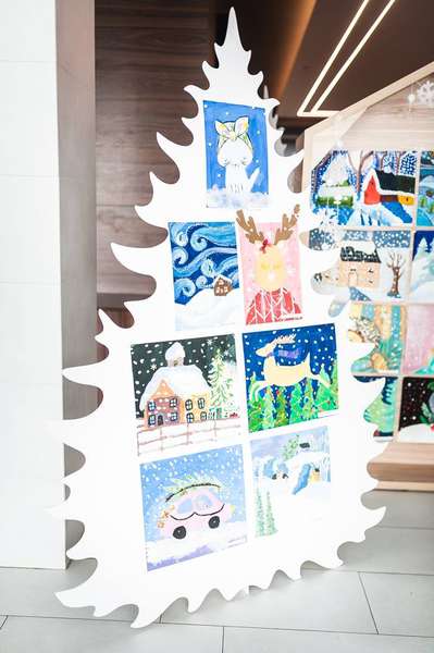 «Смугастий Носоріг» влаштував виставку дитячих робіт «Обійми зими» (фото)*