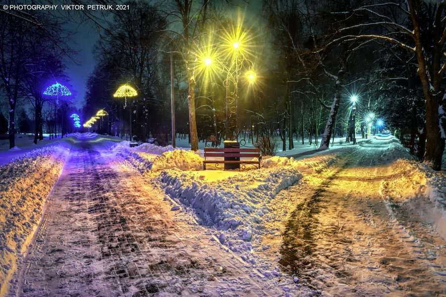 Кольори зимової ночі на світлинах луцького фотографа