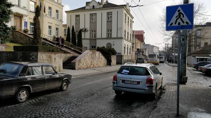 Джек-пот луцького автохама: «бляхи», перехід, поворот (фото)