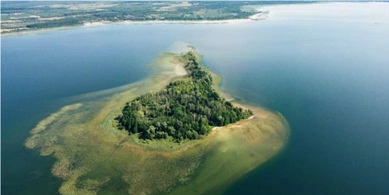 Хто зайняв острів посеред Світязя (фото)