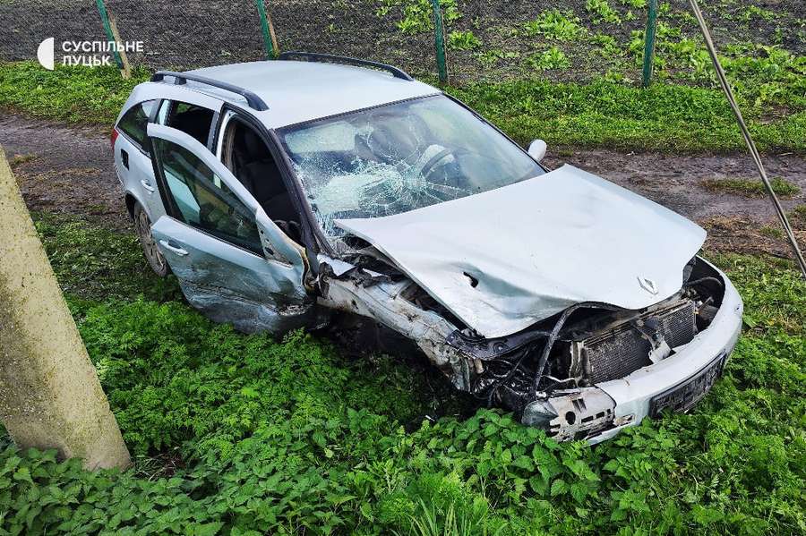 У Володимирському районі – аварія: авто знесло з дороги (фото)