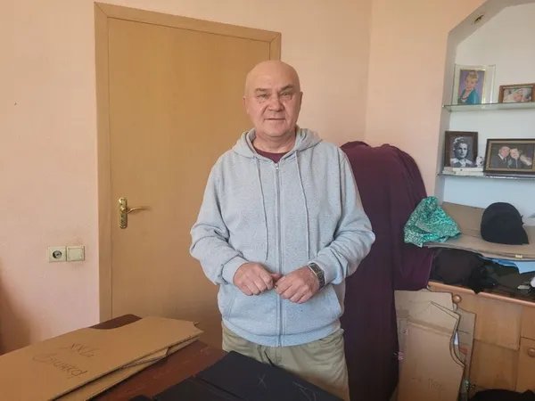 «Волинські швачки» у квартирі шиють одяг для військових (відео)