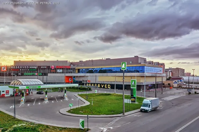 Фотограф показав травневий похмурий Луцьк