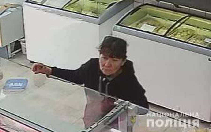 Крадіжки у Луцьку: поліція просить допомогти встановити особу жінки (фото)