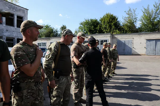 Поліцейські-добровольці з Волині вирушили у зону бойових дій (фото)