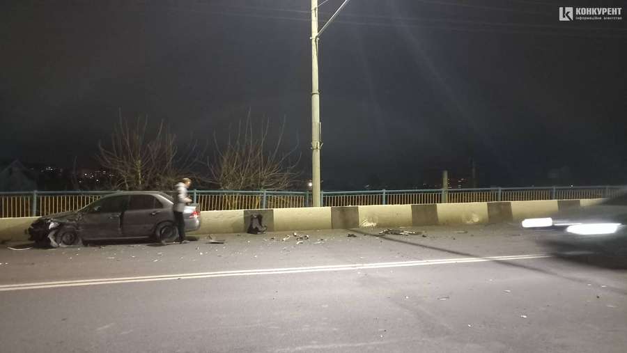 У Луцьку на Рівненській зіткнулися три автівки – рух вулицею ускладнений (фото)