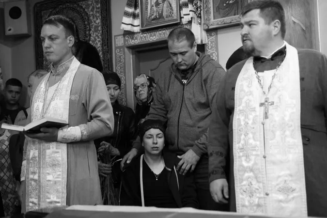 У Луцькій громаді попрощалися із загиблим десантником Василем Форманюком (фото)