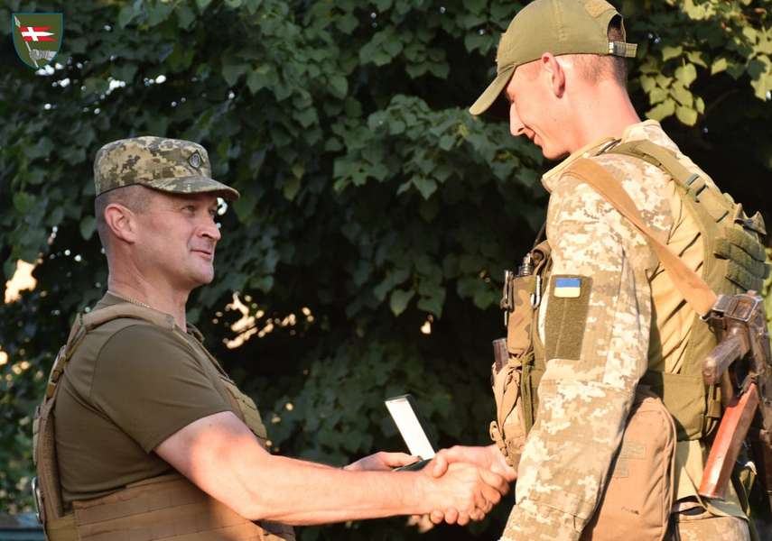 Волинських воїнів 14-ї ОМБр нагородили на передовій (фото)