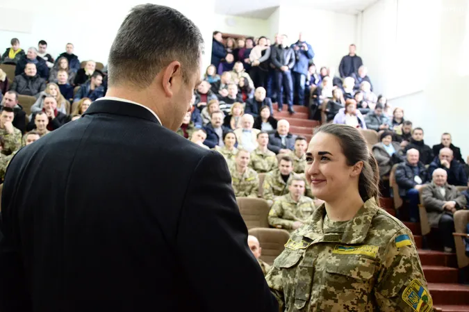 У луцькому «політесі» студентам вручили погони (фото)