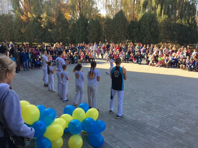 «Козацькому роду нема переводу»: у луцькій школі організували свято (фото)