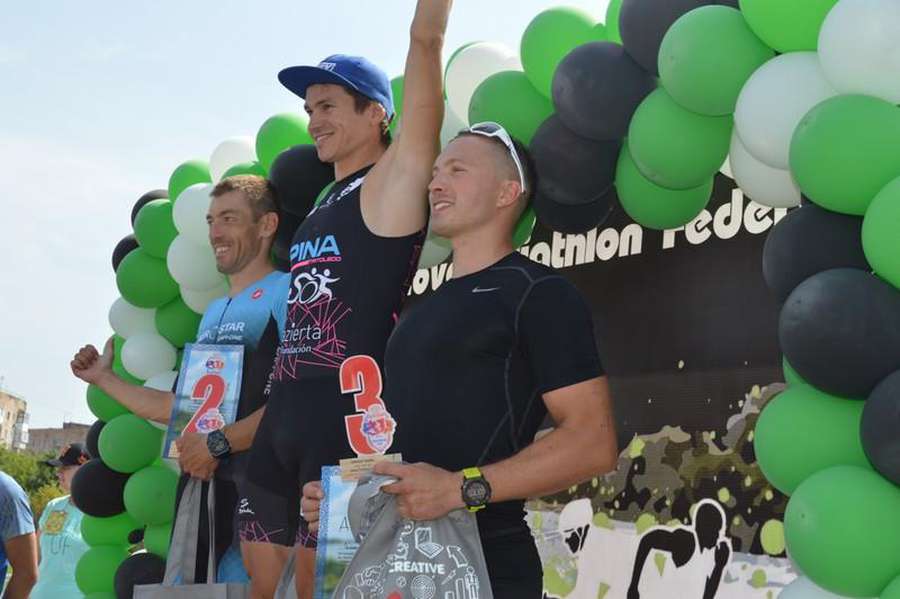 Пливли, їхали, бігли: у Ковелі відбувся Чемпіонат України з тріатлону (фото)