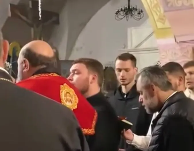 Митрополит Михаїл молився з людьми в укритті під час страшної атаки на Луцьк (відео)