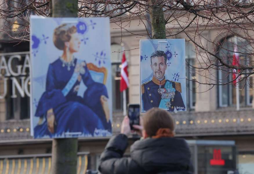 У Данії натовпи людей прийшли на церемонію зречення престолу королеви Маргрете і призначення нового короля