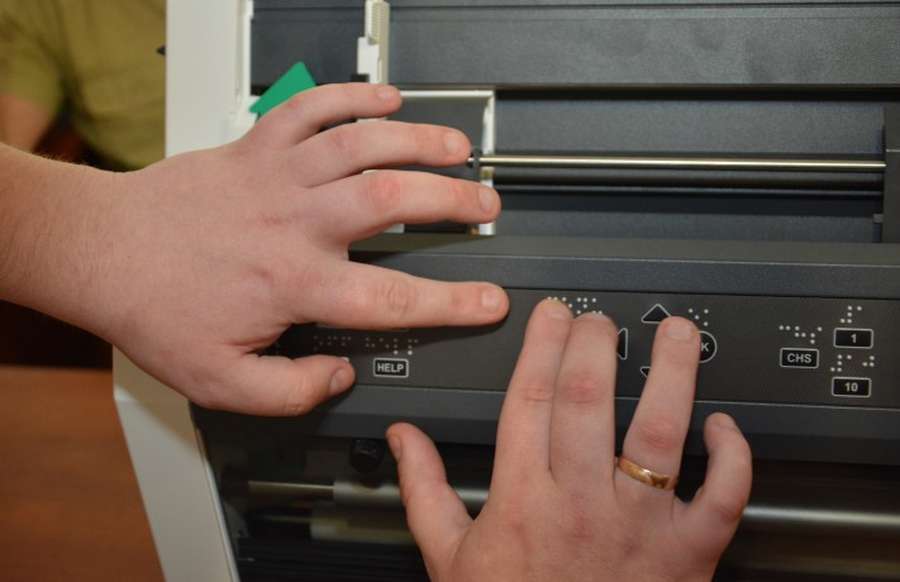 У Луцьку придбали принтер, що друкує шрифтом Брайля