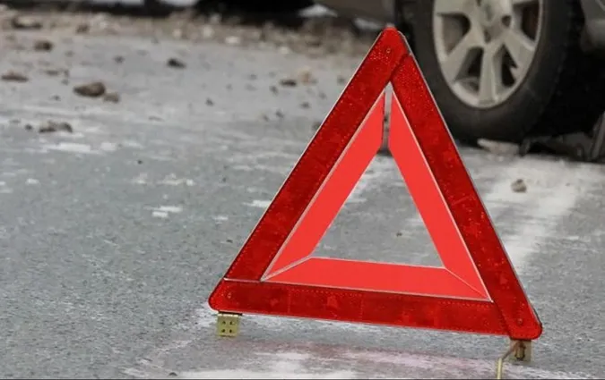 Проігнорував світлофор: на Волині моторолер влетів в авто