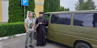 Громада волинського монастиря скинулась на авто для захисників
