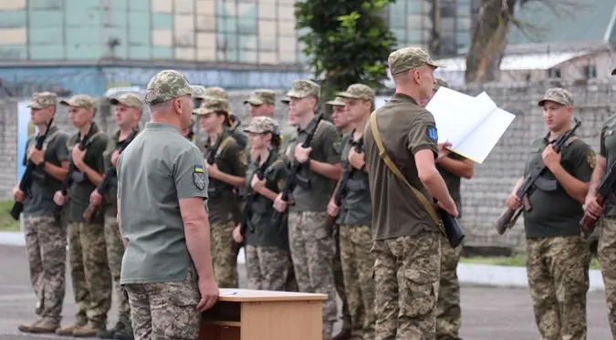 73 курсанти луцького вишу склали присягу на вірність Україні (фото)