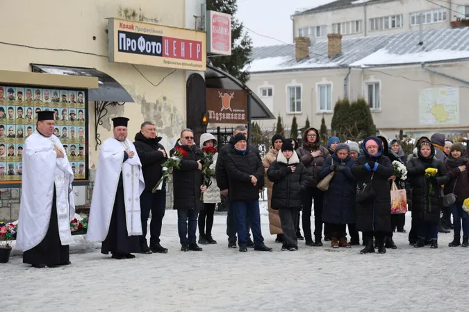 У Луцьку попрощалися із воїном Дмитром Бобровським (фото)