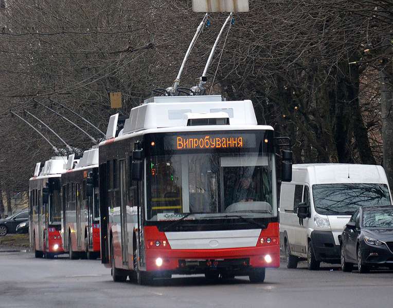 «Нарешті!»: у Луцьку помітили один із «заборгованих» місту тролейбусів (фото)