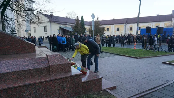 У Луцьку вшанували пам'ять жертв Голодомору (фото, відео)